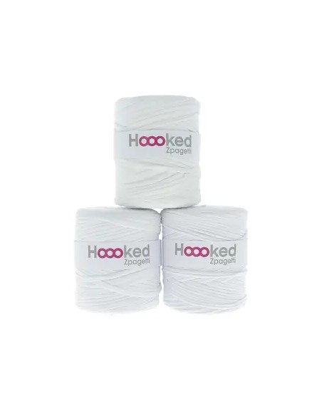 Bobine fil à tricoter tee-shirt blanc